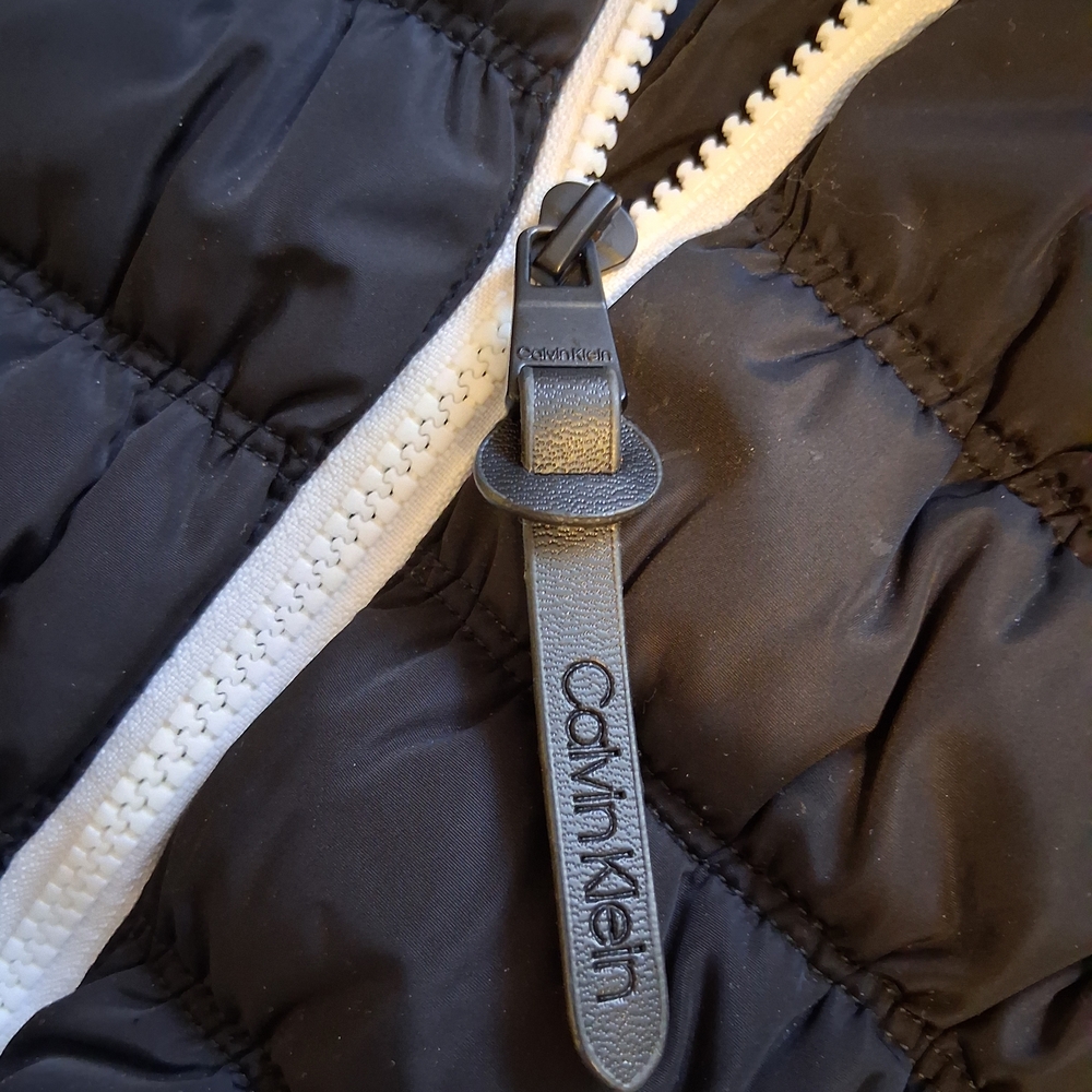 Calvin Klein Black and White Quilted Vest - Picture 5 of 6
